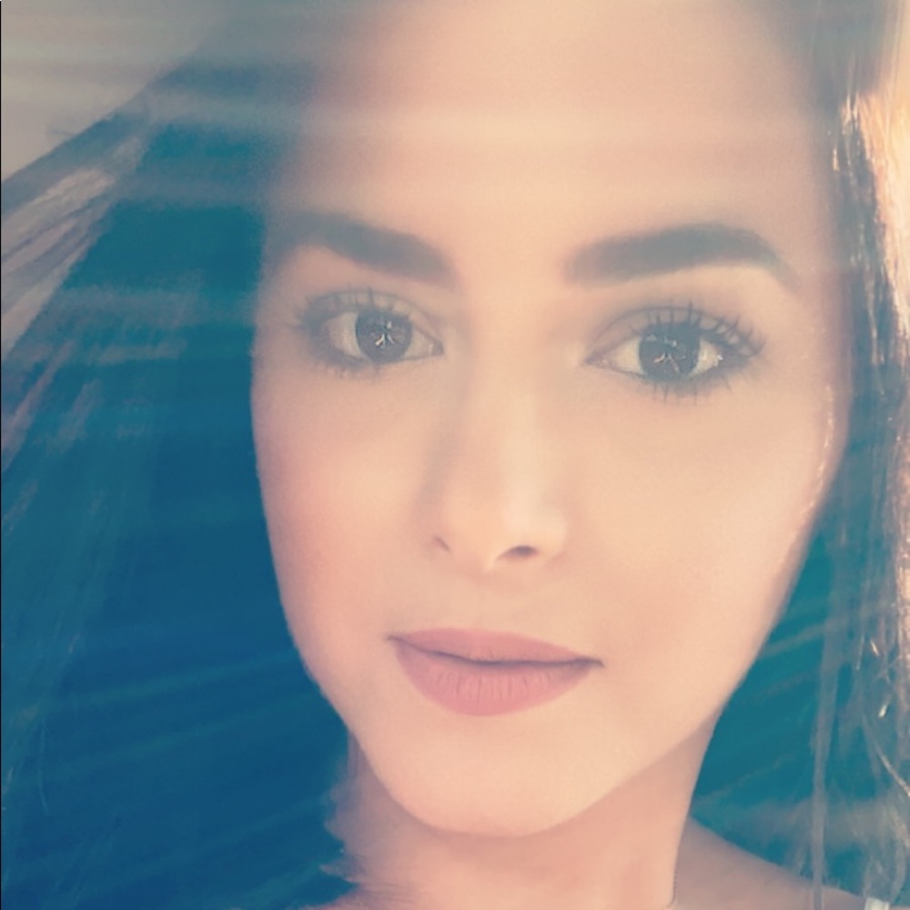 Meet your Posher, Elizabeth